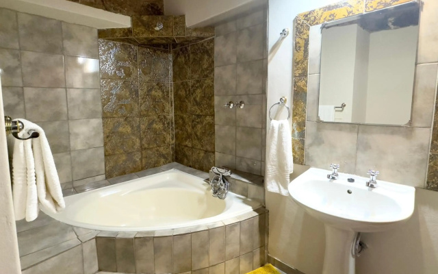 Centurion Guest House and Lodge