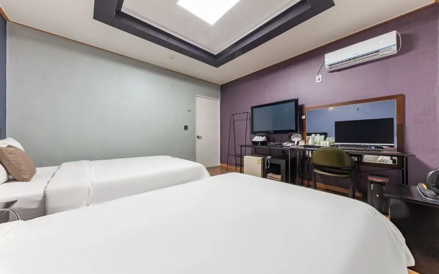 Good Time at Gyeryong Hotel