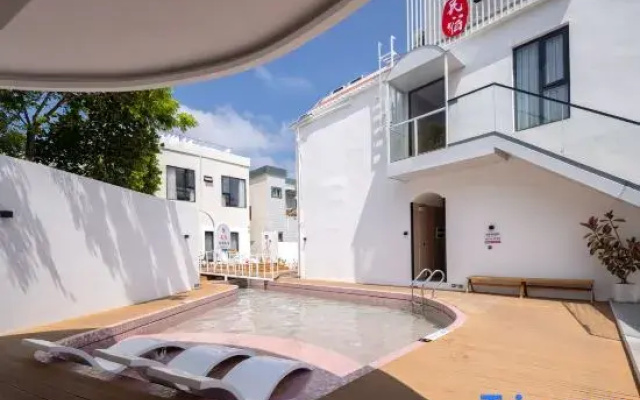 Three Lives · Blooming Pool Homestay (Sanya West Island Branch)