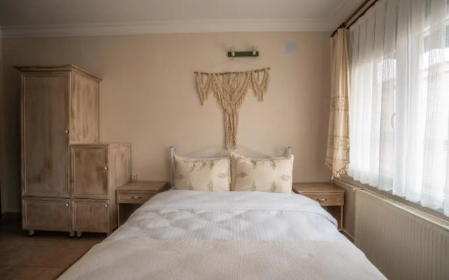Cunda Zeytindal? Garden Otel