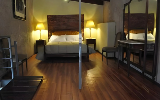 La Fresque Hotel
