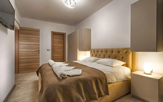 "Bluebay" 2BR apt - Pool & Spa Beach Resort
