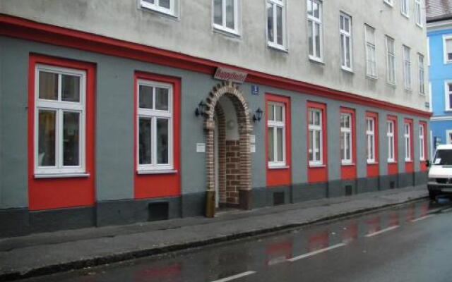 Отель HappyHostel Австрия, Вена - отзывы, цены и фото номеров - забронировать отель HappyHostel онлайн вид на фасад