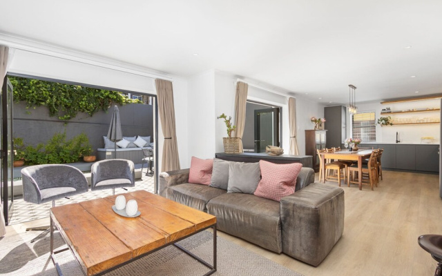 Uptown Retreat