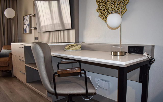 DoubleTree by Hilton Chicago - Oak Brook