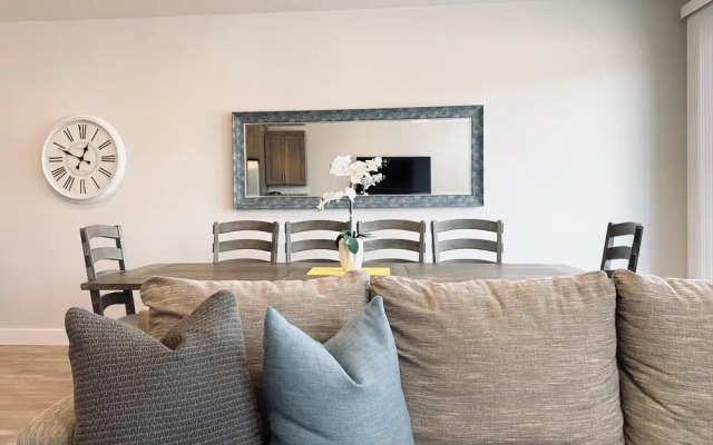 Stargazer – Luxury Condo, Rooftop Views, Private Hot Tub
