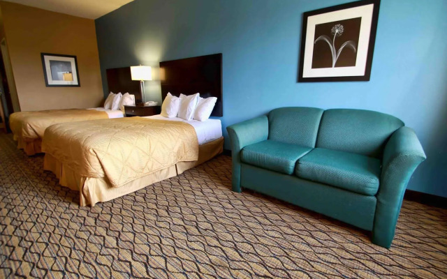 Magnolia Bay Hotel & Suites
