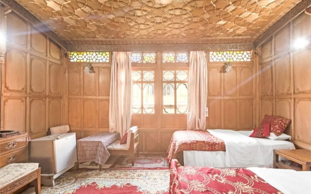 GuestHouser 3 BHK Houseboat d520