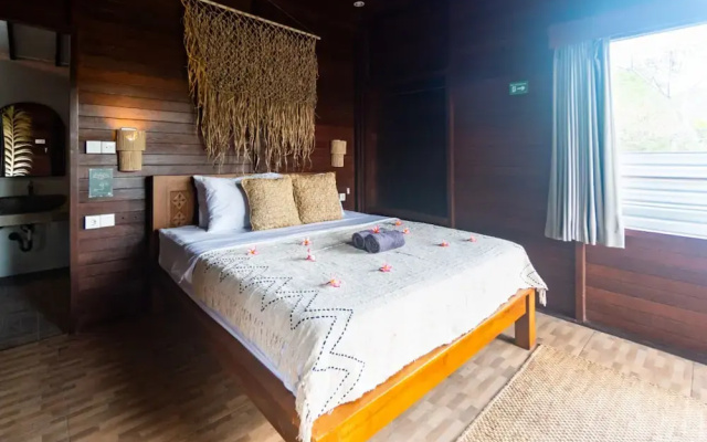 Mad Monkey Nusa Lembongan