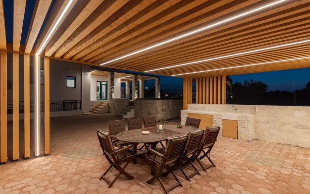 Sandi Villa