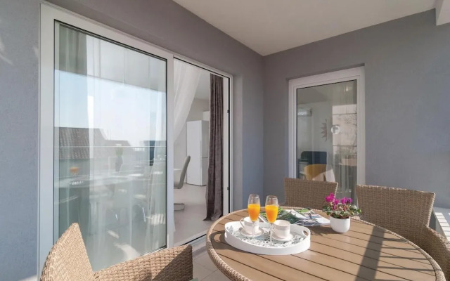 Nice Apartment in Podstrana With 2 Bedrooms and Wifi