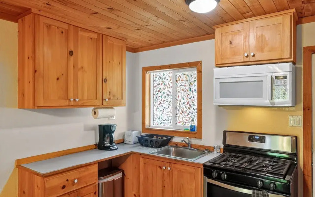 Rouge Cobb Mountain Hotel - Cabin 1