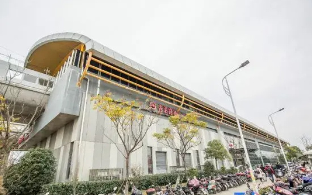 Disheng Hotel (Shanghai International Tourism Resort Xiuyan Road Subway Station)