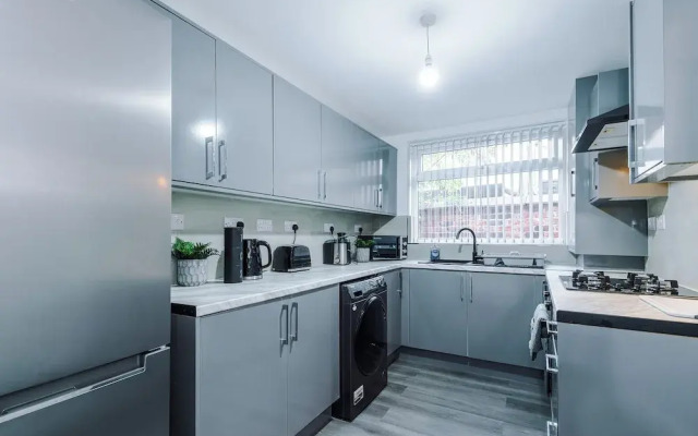 Cosy 2 bed house - 15 minutes from City