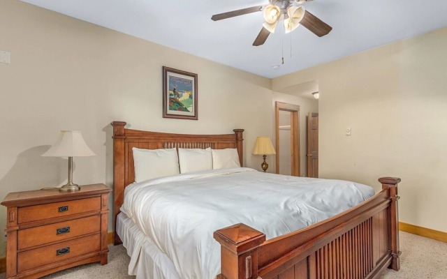 Hallett Peak 101 2 Bedroom Condo by RedAwning