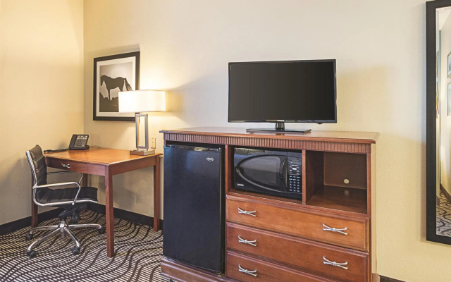 La Quinta Inn & Suites by Wyndham Mathis