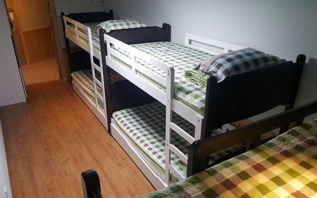 Dongbaekseom Guest House