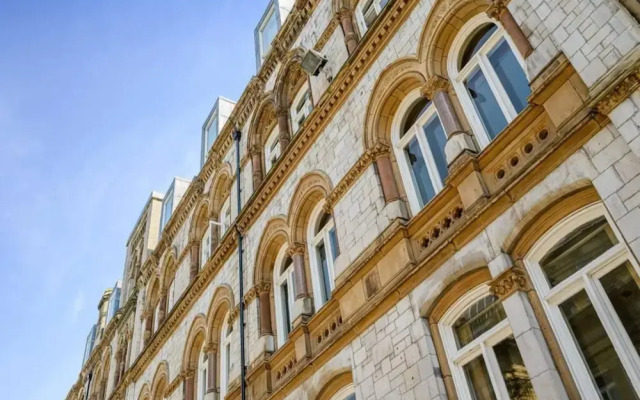 Host Apartments Queen Square Apartment