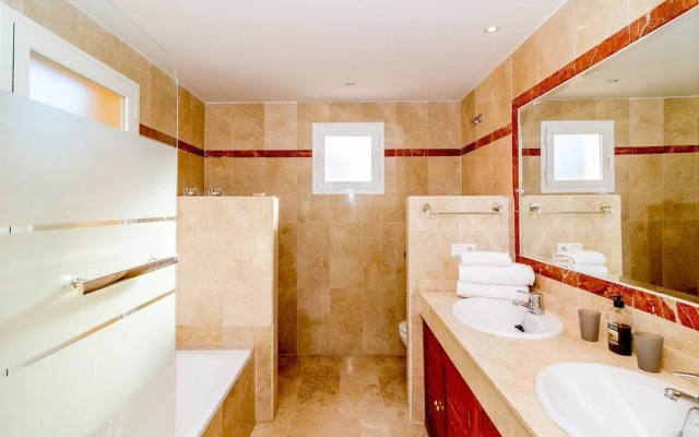 Apartment Condes de Iza-CDI - Roomservice