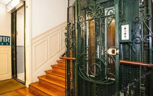 Отель Hostal Dulcinea Мадрид вид на фасад