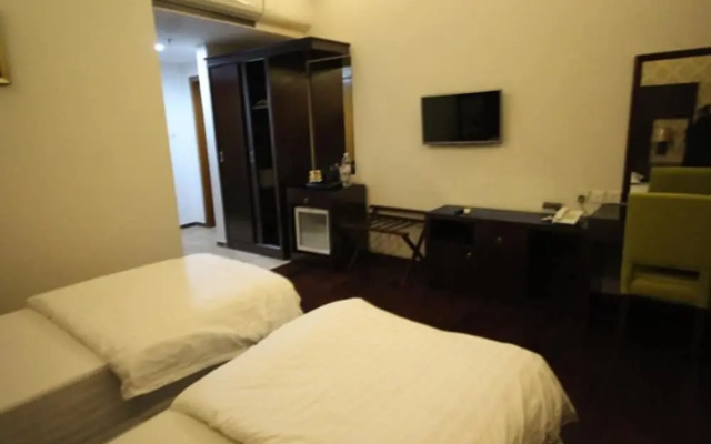 Bhanis Hotel