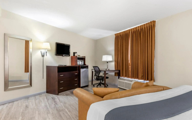 Econo Lodge Conway Central