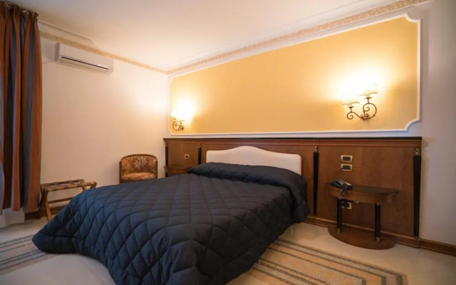 Hotel Capital