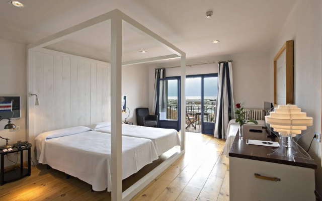 Hotel Trias