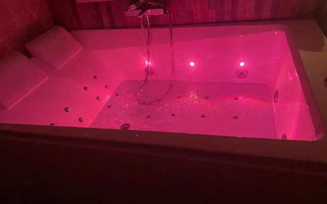 The Montreal Suite (Adults Only)