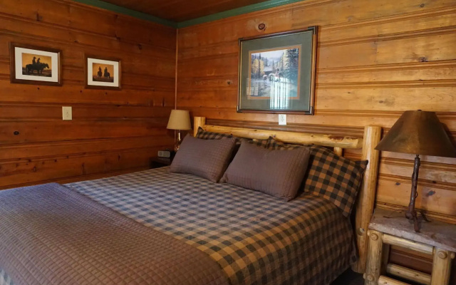 Shaver Lake Village Hotel