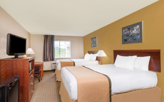 Days Inn by Wyndham Norton