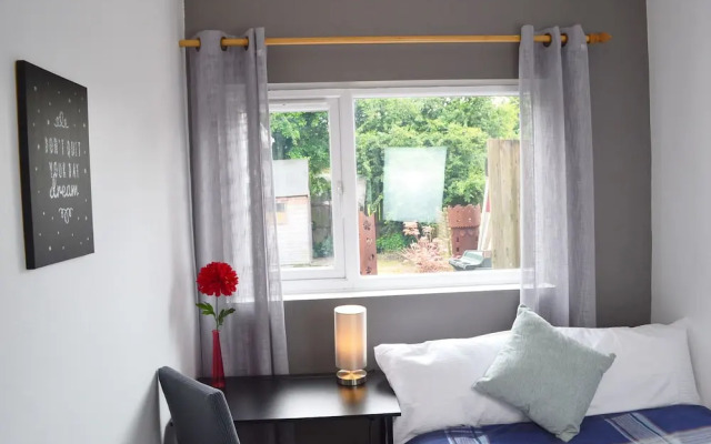 No 40, 5 beds, sleeps 7