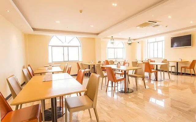 City Comfort Inn Qinzhou Dolphin Square Branch
