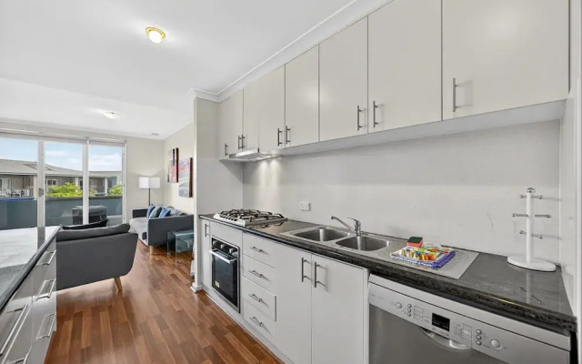 Serene 2-bed Apartment by the Canal