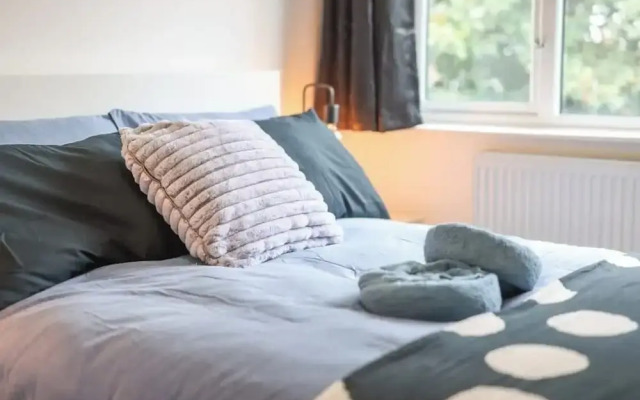 3bedroom House - Free Parking