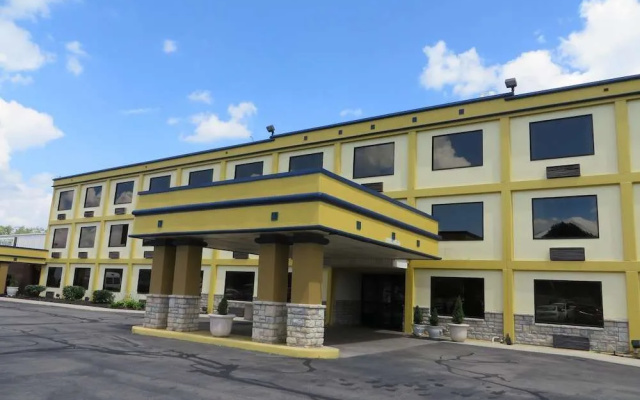 Holiday Inn Hotel And Suites