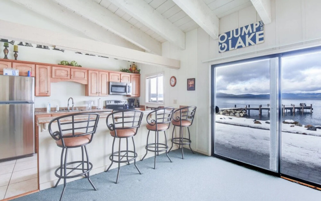 Waters Edge Jewel w/ Lake Views HOA Access!