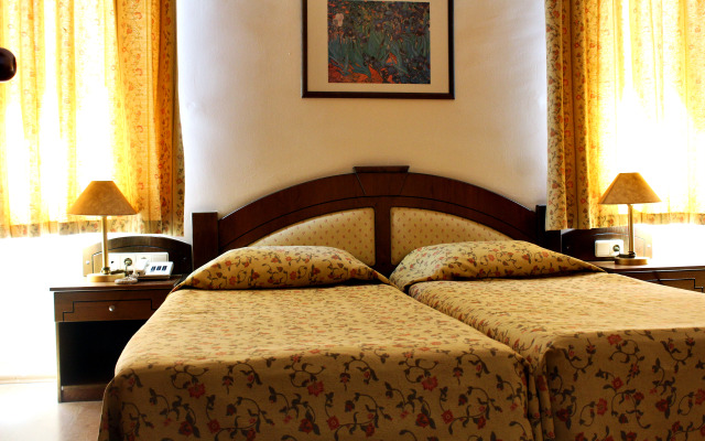 Side Bay Hotel