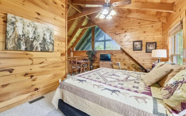 Horsin' Around 3 Bedroom Cabin by Redawning
