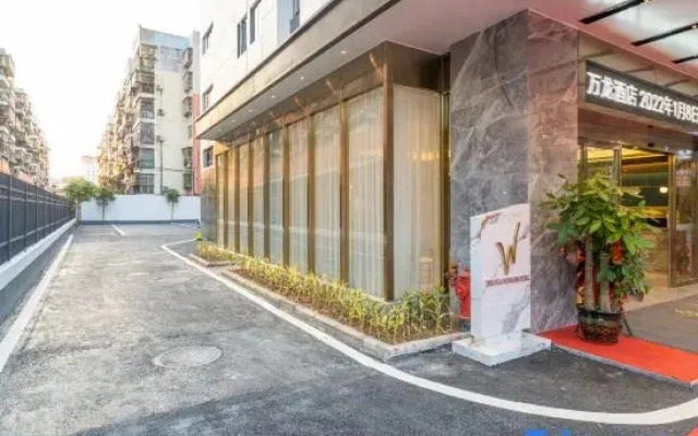 Wanlong Hotel (Nanning Guangxi University 33rd Middle School Subway Station)