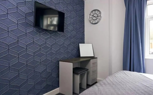 Apartment Sleeps 5 With Parking