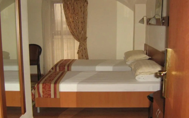 Hotel Transit