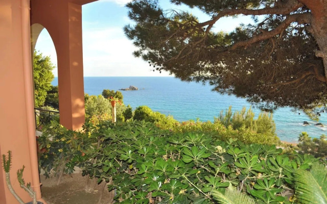 Family Friendly Apartments With a Swimming Pool on Pelekas Beach