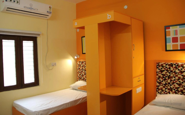 Backpackers Den