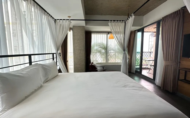 Royal Palace Suites Hotel by Caerus