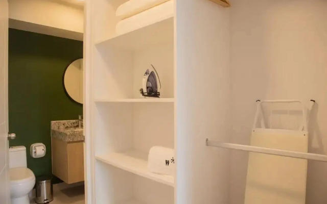 w Engaging 1BR w/ Perfect Balcony in Miraflores