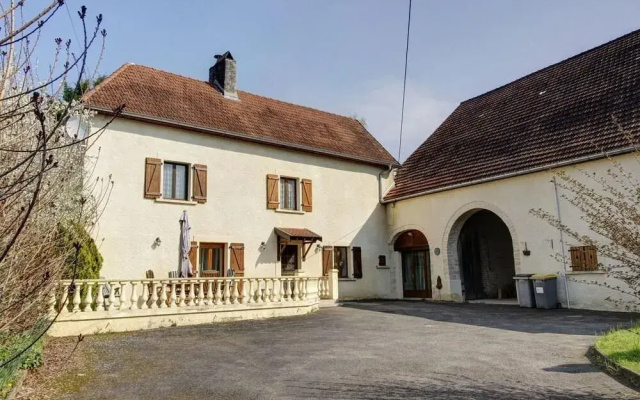 Quaint Holiday Home for 6 in Vanne
