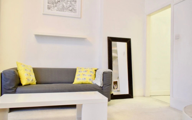 Elegant Mezzanine Studio Flat in Belsize Park