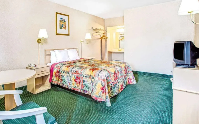 Days Inn by Wyndham ArlingtonWashington DC