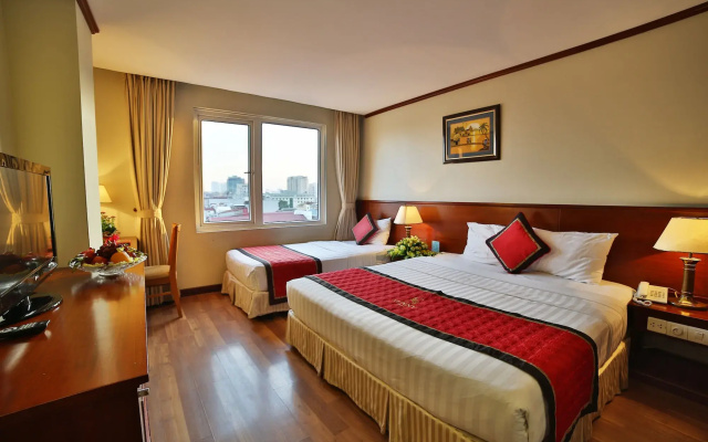 Sunny Hotel 1